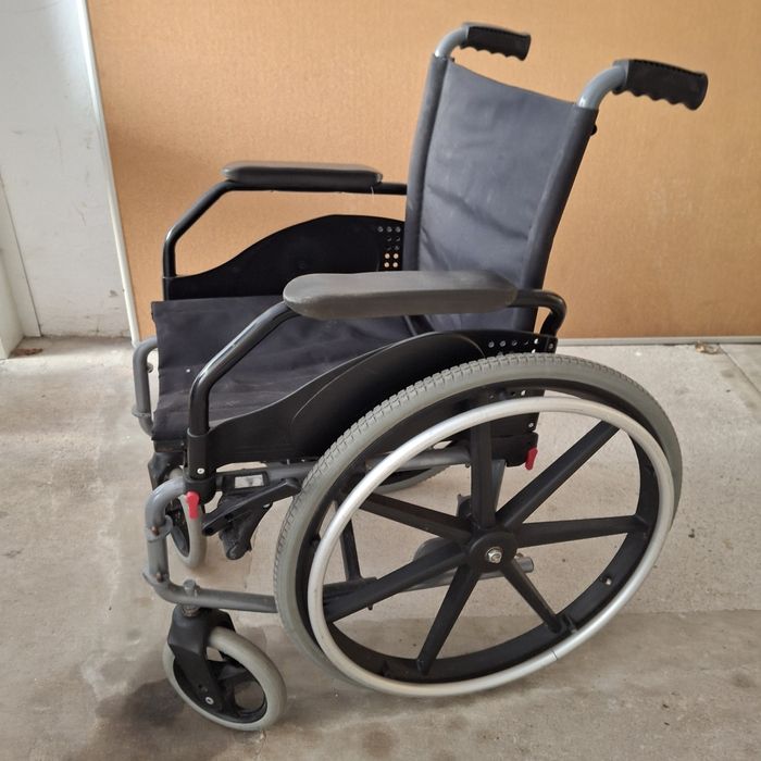 Cadeira de rodas igual a novo