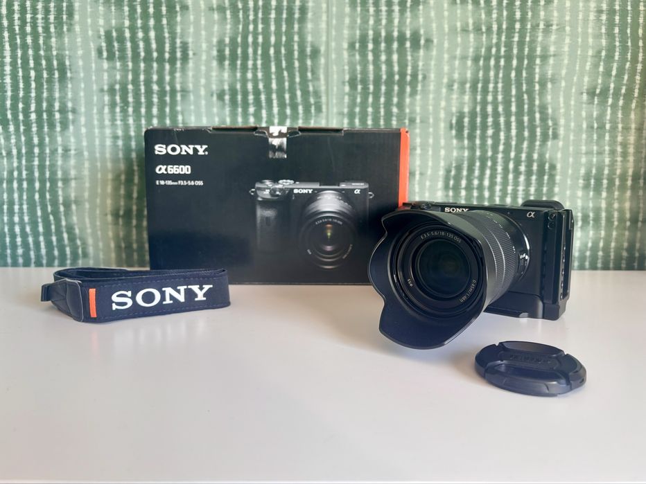 Pack câmera Sony a6600 + lente Sony 18-135mm f/3.5-5.6 OSS