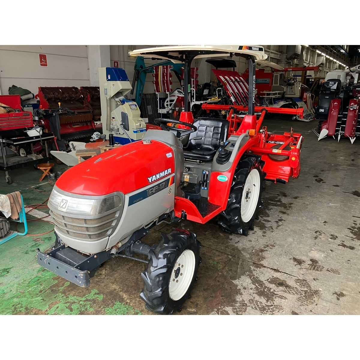 Traktor YANMAR AF17D - Kompaktowy Traktor 4x4