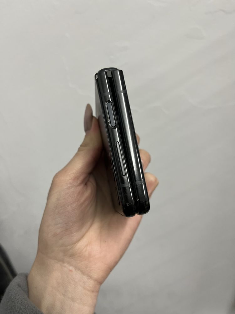 Телефон Samsung Galaxy Z Flip 3 5G 8/128gb