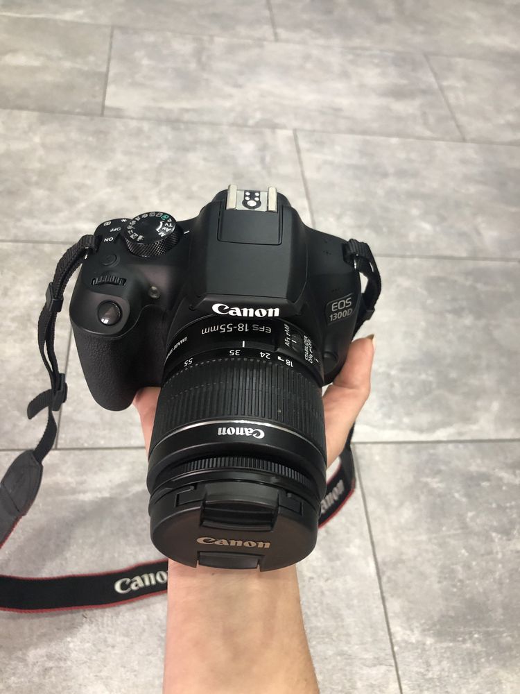 Чудовий фотоапарат Canon EOS 1300D