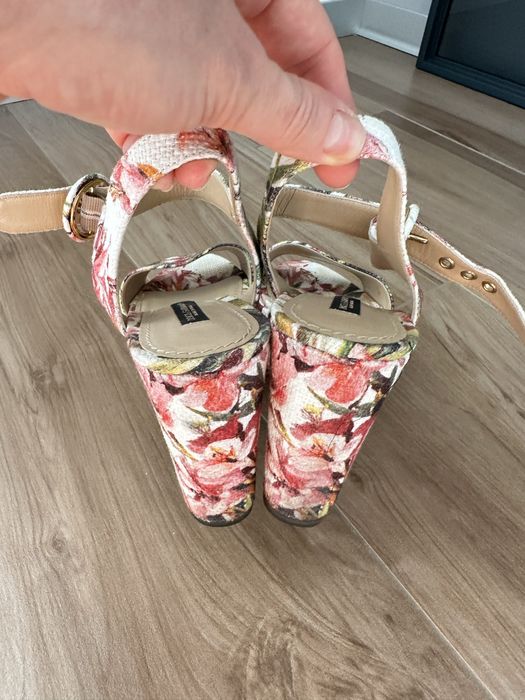 Босоніжки Dolce&Gabbana на платформі, 38р, тканина