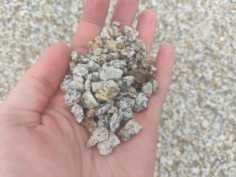 Kamień żwir gresowy dalmatyńczyk 2-8mm worki 20kg