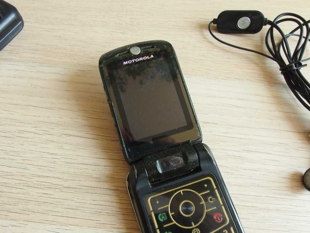 na częsci: Motorola RAZR V6 maxx motorazr ładowarka słuchawki