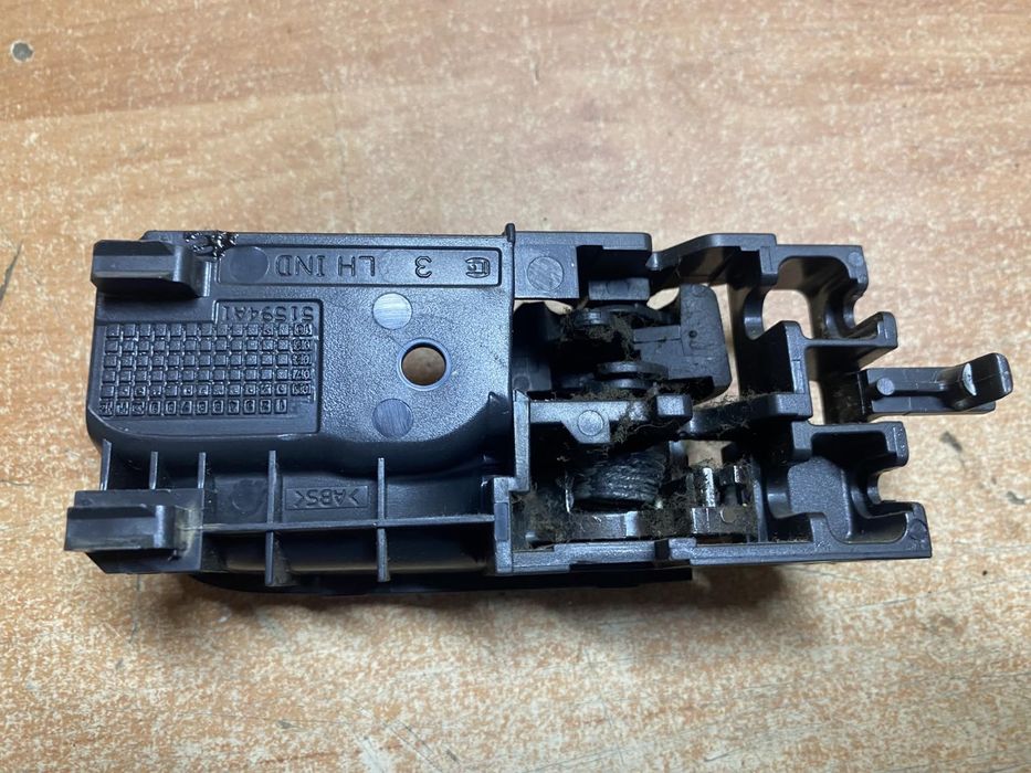 Внутрішня ручка відкривання дверей Тойота Авенсіс т25 права та ліва