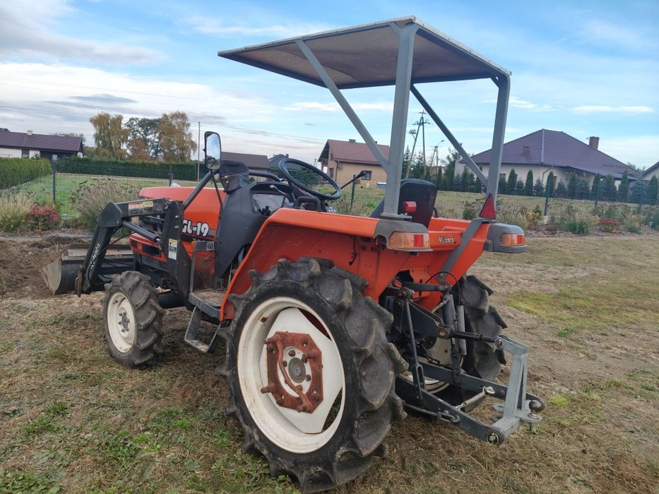 Traktorek ogrodniczy Kubota GL-19 GRANDEL z turem tur z daszkiem 4x4