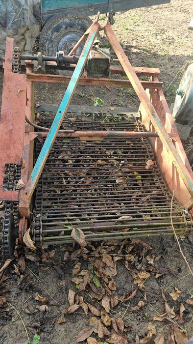 Продам картоплекопалку двох рядну стрічкова( ленточна)