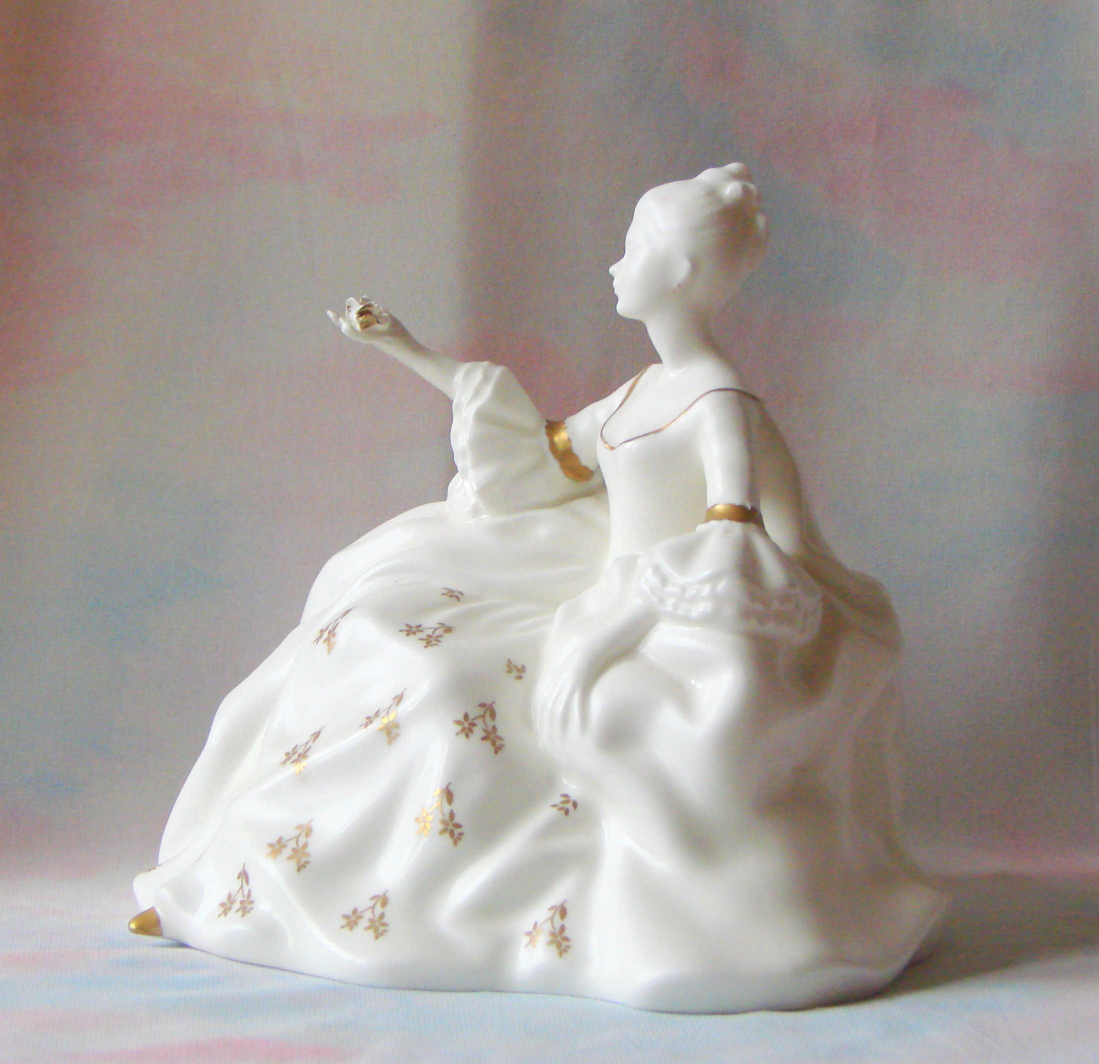 figurka porcelana sygnatura