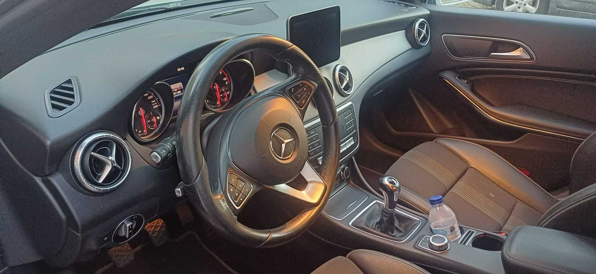 Mercedes-Benz CLA 180 Avantgarde – Julho 2017 (Particular)