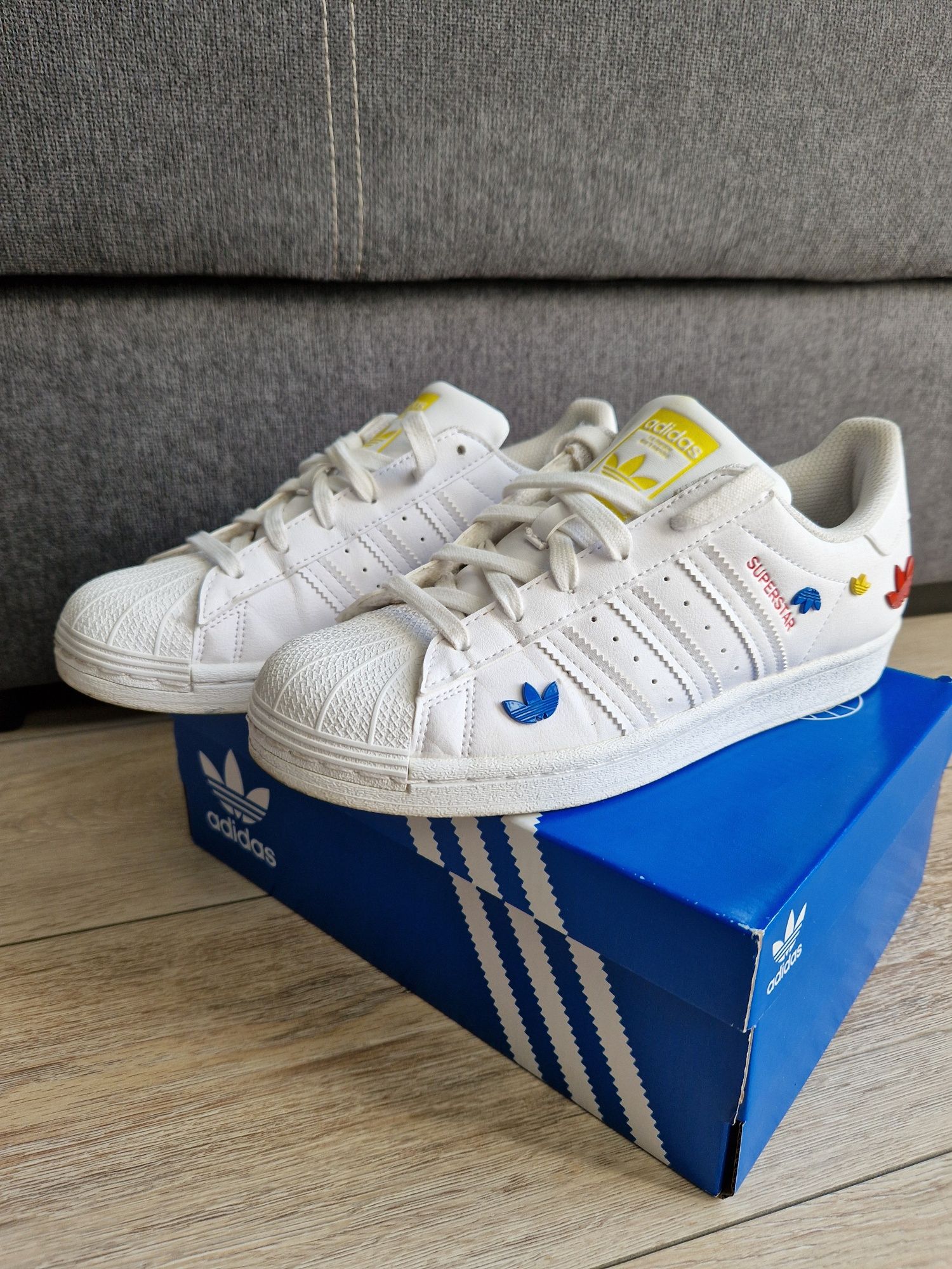 Adidas  superstar j