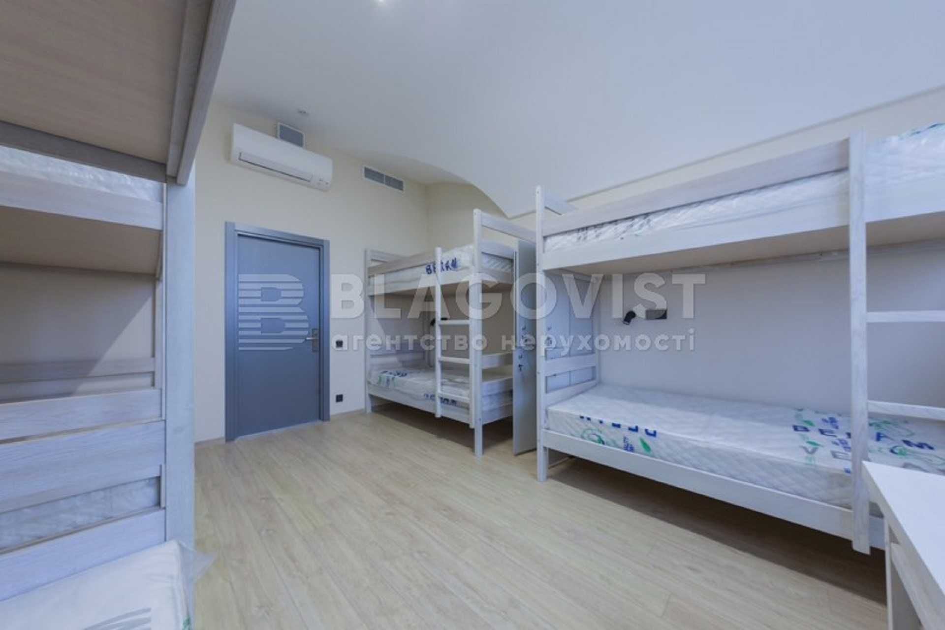 Щекавицька,30/39  нежитлове приміщення 225кв.м. Готель hostel  Поділ