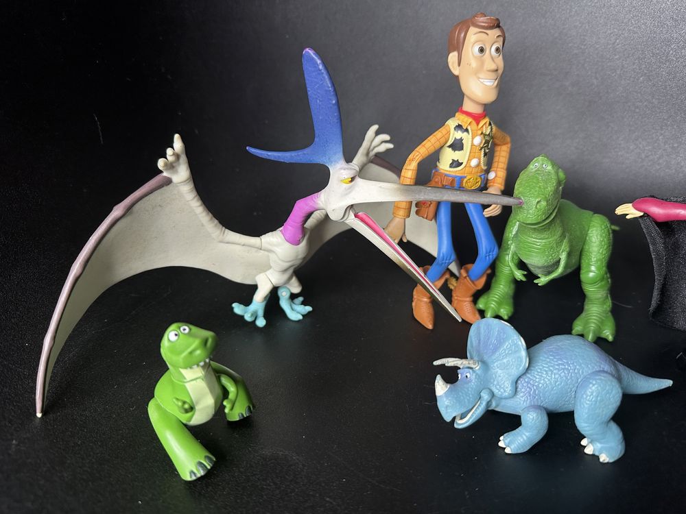 Лот фигурок  из мультфильма История игрушек disney pixar динозавры