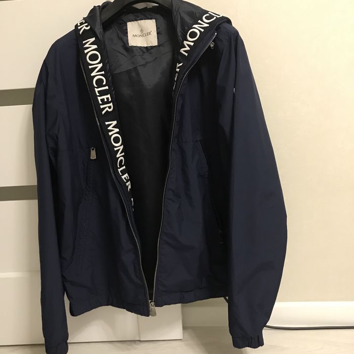 Продам ветровку MONCLER