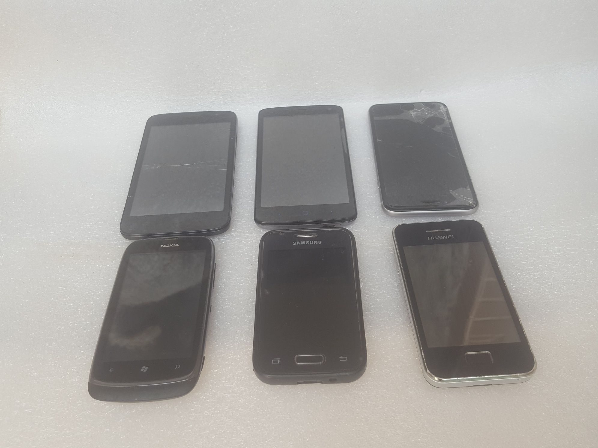 6 telemóveis  e alguns  a funcionar só  50€