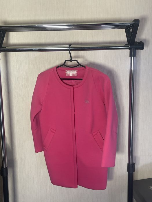 Продам Детское пальто для девочки новое в 150 размере В ПОДАРОК ШАРФИК