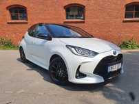 Toyota Yaris * JBL * 116km * EXECUTIVE * Panorama * Serwis * GetHelp *