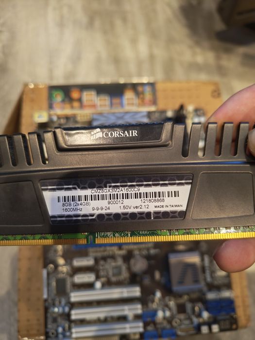 Płyta główna ASRock P67 Pro3 z i5 2500k i 8GB ram 1600MHz corsair