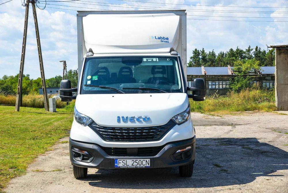 Iveco 35C16  Iveco Daily , stan bardzo dobry, winda z aktualną dokumentacją UDT