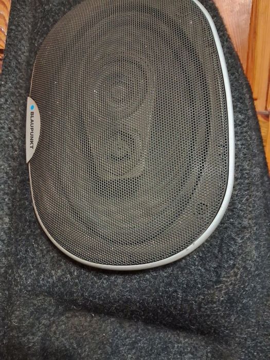 Динаміки разом з полкою