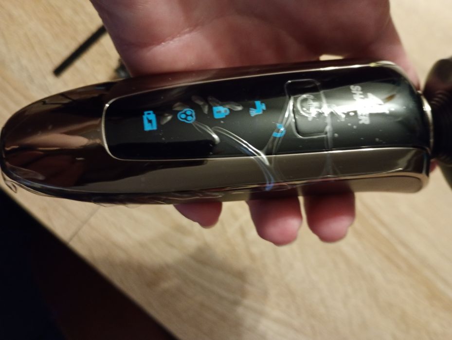 Męska maszynka elektryczna Strong Shaver 8000 4w1