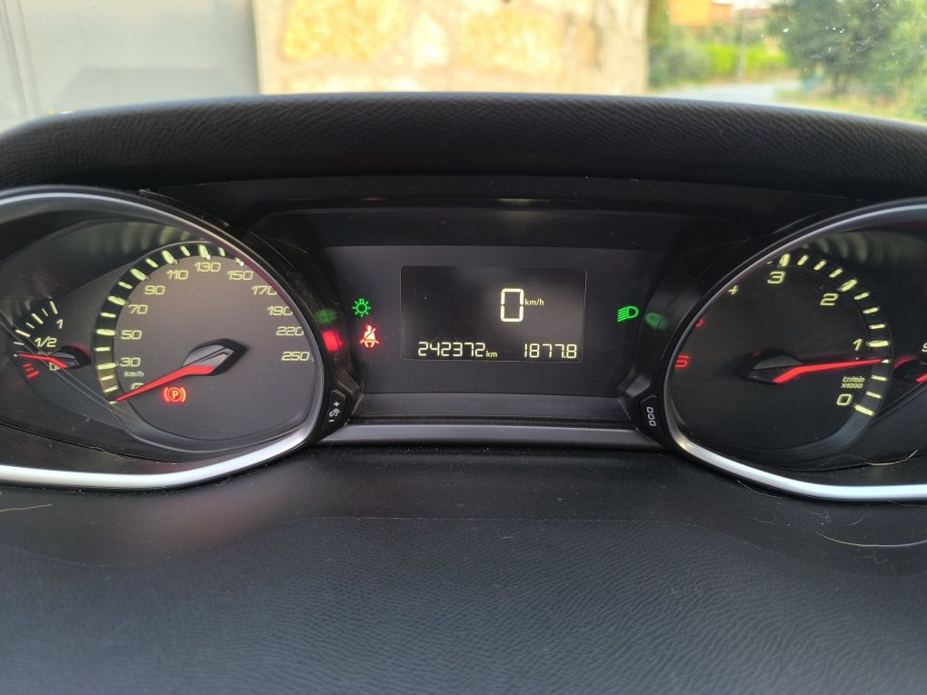 ÚLTIMO PREÇO Até 3 Outubro Peugeot 308 HDI Allure 120 CV