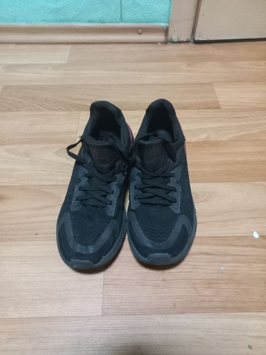 Кросівки спортивні