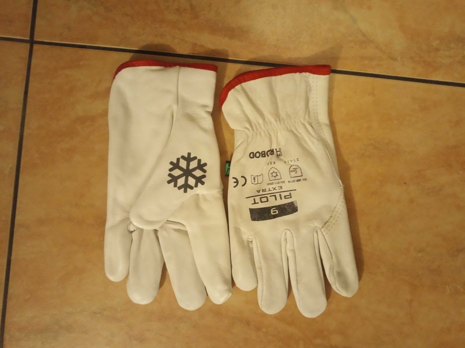 Rękawice robocze białe zimowe