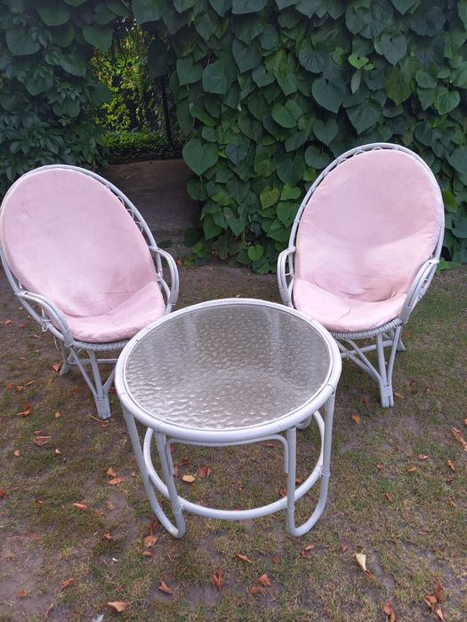 Zestaw mebli ogrodowych 4 fotele ratanowe beżowe siedziska stolik