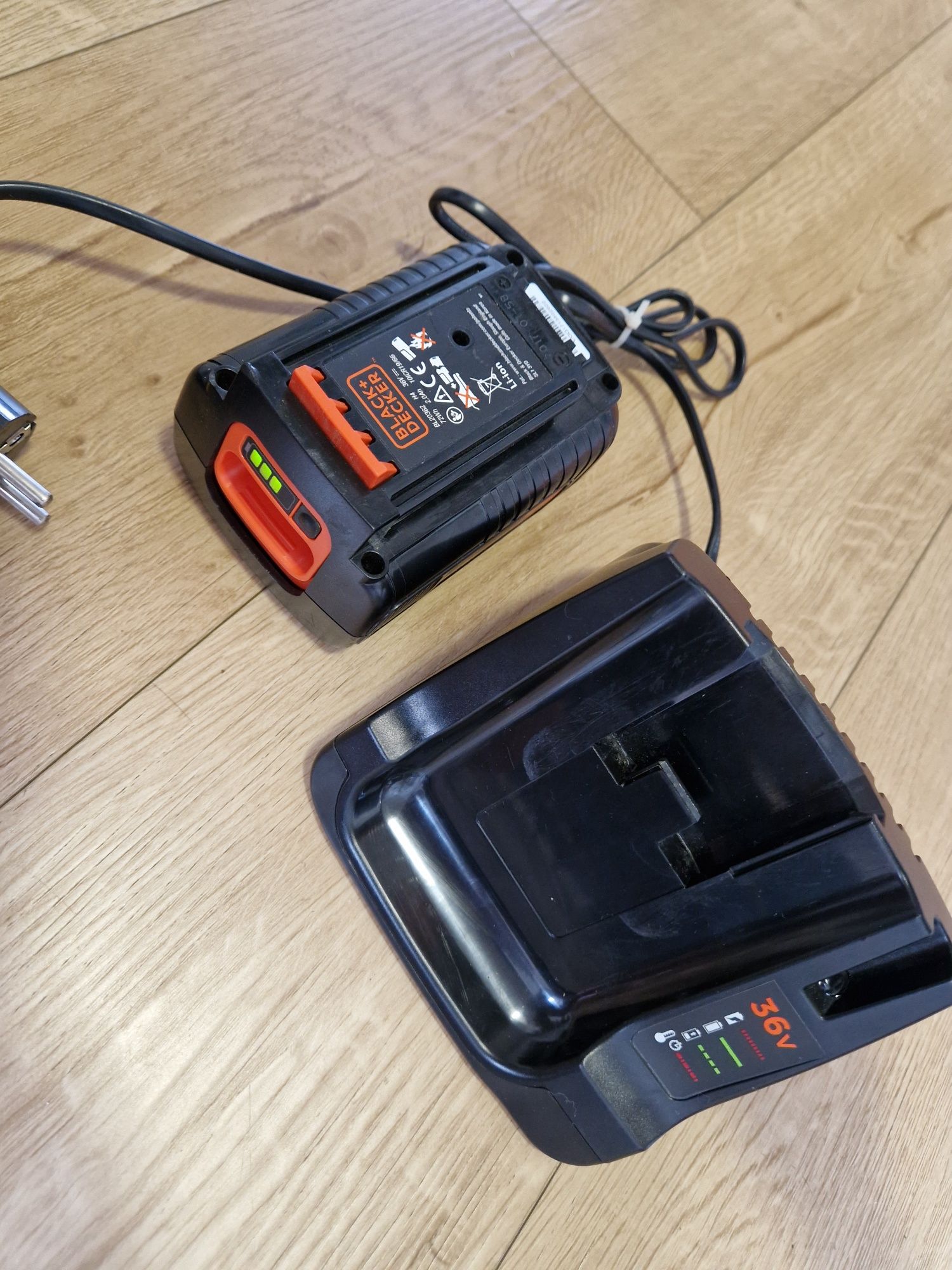 Kosiarka podkaszarka akumulatorowa Black decker 36V ladowarka