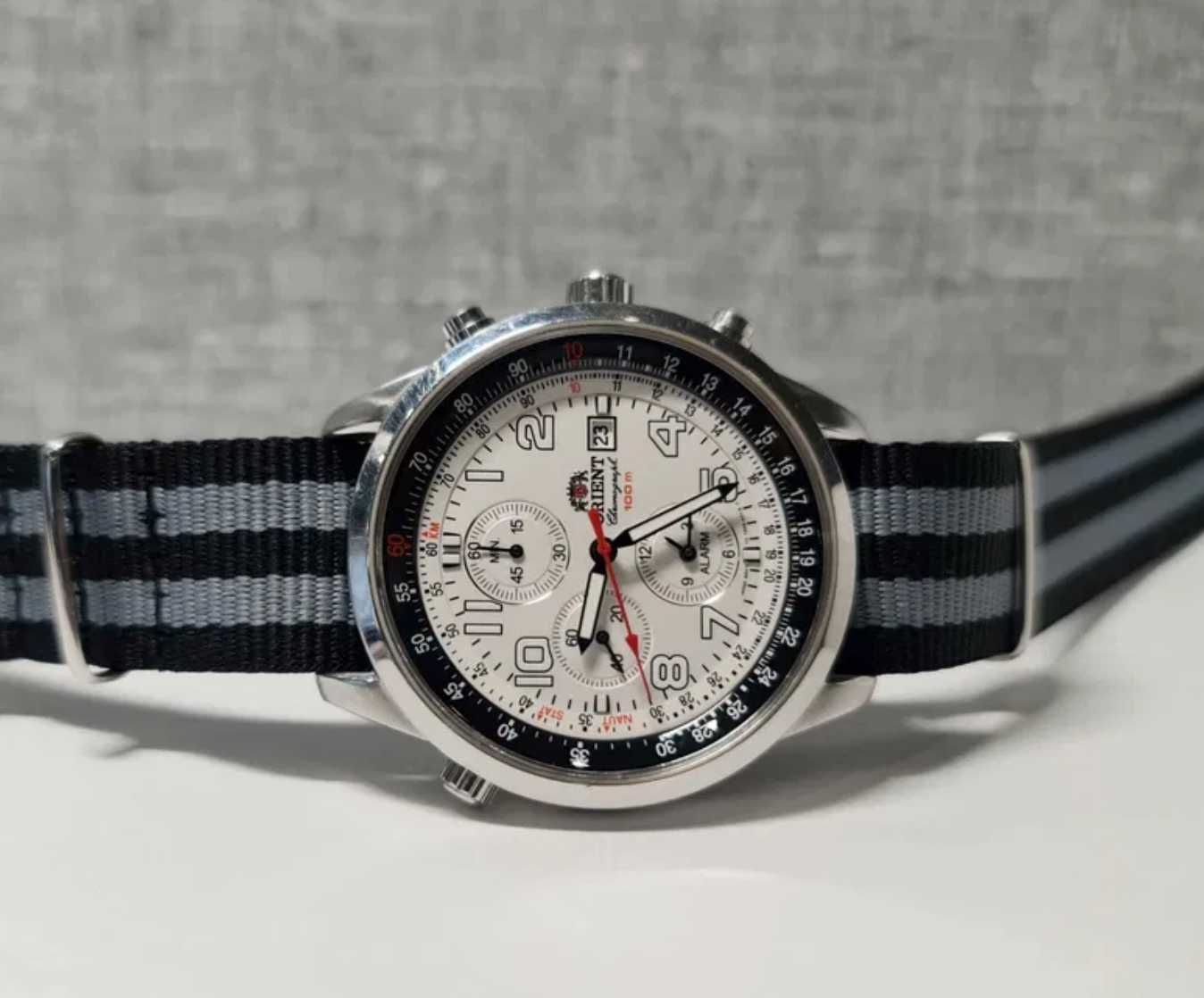 Чоловічий годиник Orient Chronograph 100m 41mm Alarm та Romanson