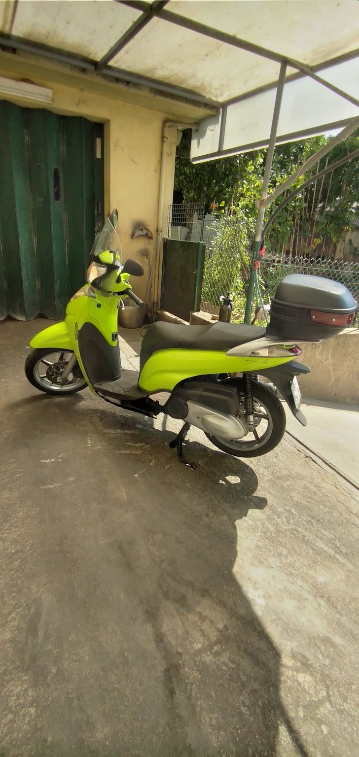 Motas S.Pedro VENDE (3 Motas) Duas Honda CB e SH /Outra Piaggio 300cc