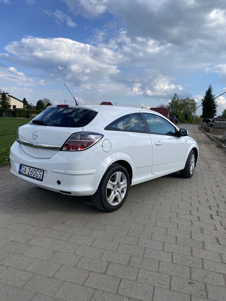 Opel Astra GTC 2009r. 1.4 benzyna