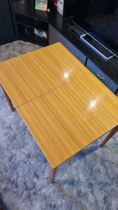 Drewniany stół rozkładany - czar PRL