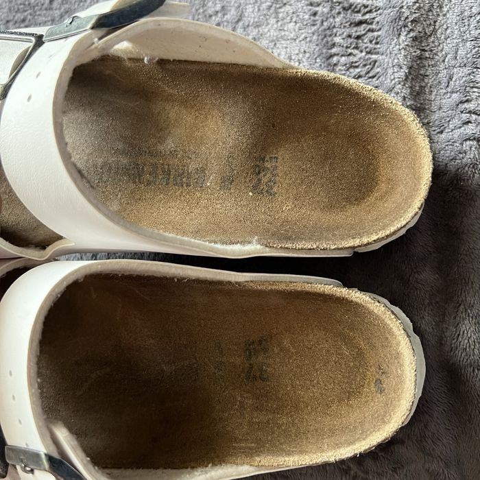 Жіночі тапочки  Birkenstock. P. 37.