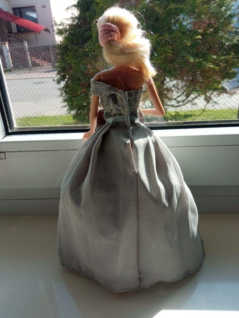 Suknia balowa dla lalki Barbie