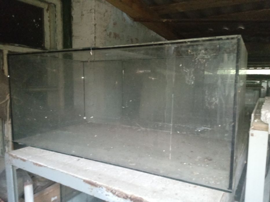 Продаж  б/у акваріумів,стілажі,фільтра,обігрівачі,компресора,корм