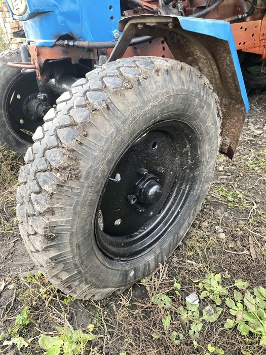 Трактор ЮМЗ 6 з плугом