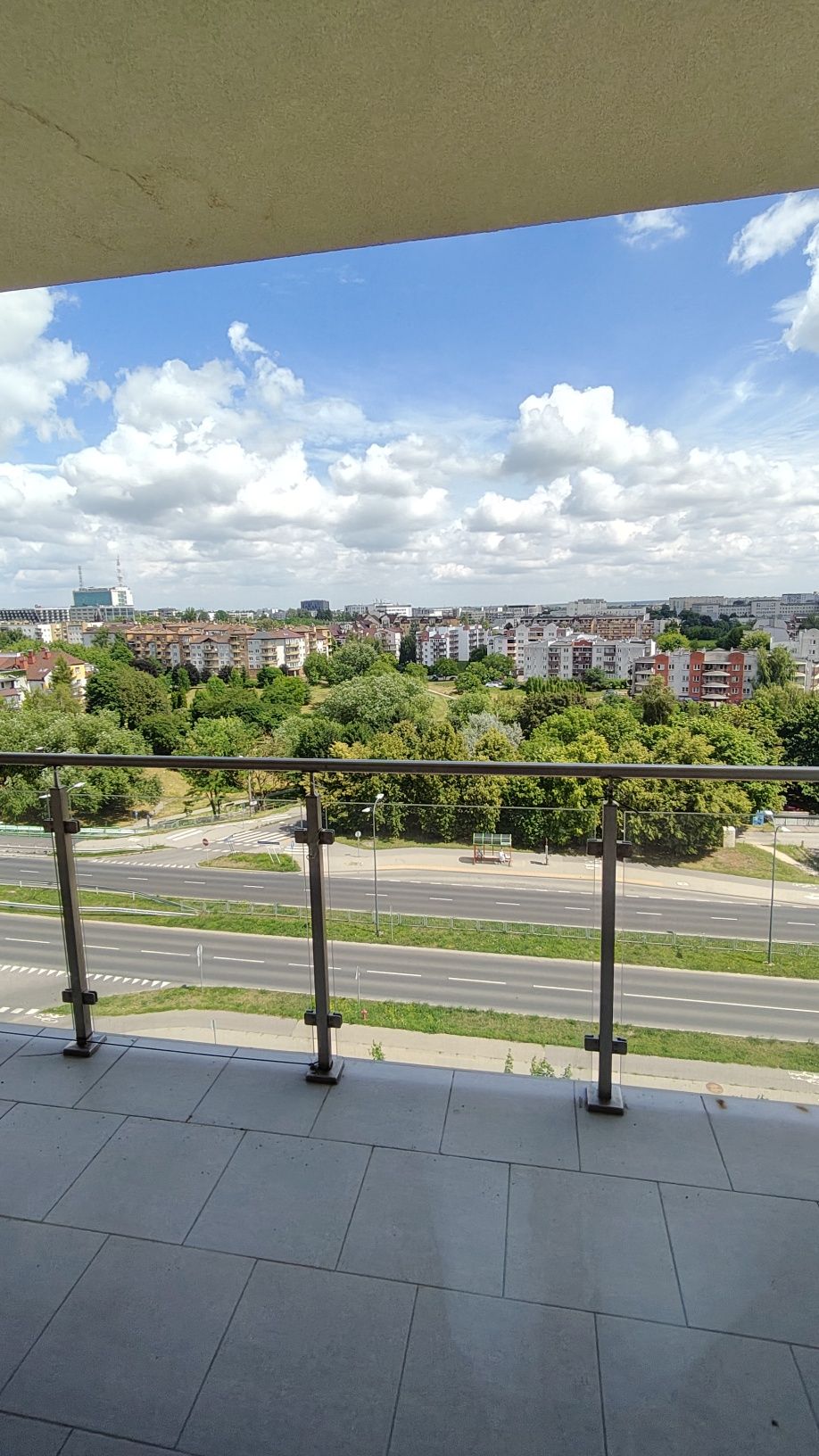 Pokój jednoosobowy z balkonem w nowym bloku przy ul. Paganiniego 23

M
