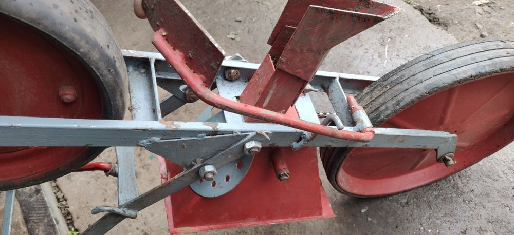 Сіялка точного висіву сівалка однорядна бункерна