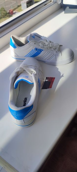 Кроссовки новые, 40 р., по стельке 25,5 см, маломерят