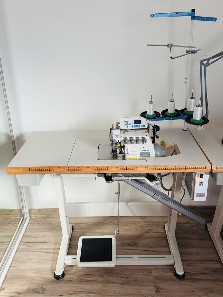 Overlock JACK 4 nitkowy automat NOWY !