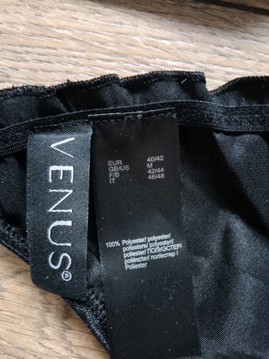 Zestaw bielizny erotycznej Venus wiązany stanik i stringi Wetlook 40 M