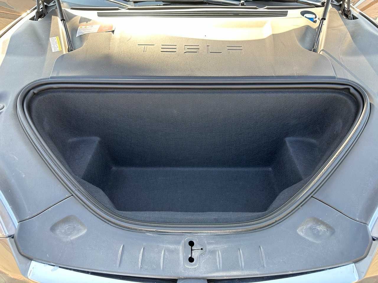 Продам Tesla Model S 2016