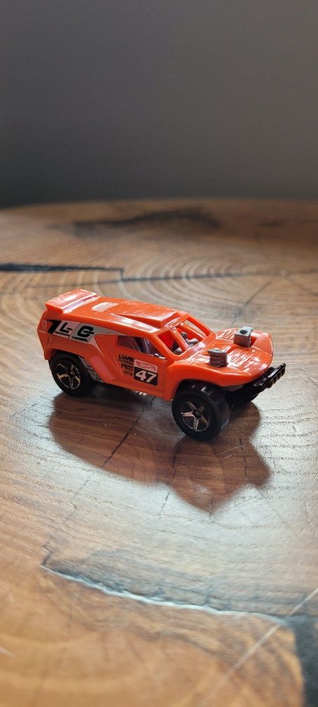 Samochodzik Hot Wheels Mattel pomarańczowy Land Crusher