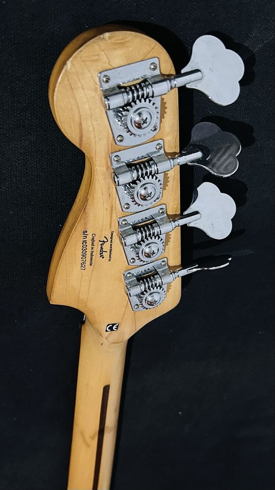Baixo Elétrico Squier Precision Bass – Excelente Estado