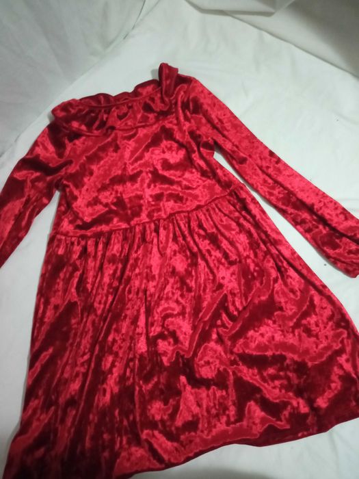 Брендовое нарядное детское платье на 8-10 лет
H&M