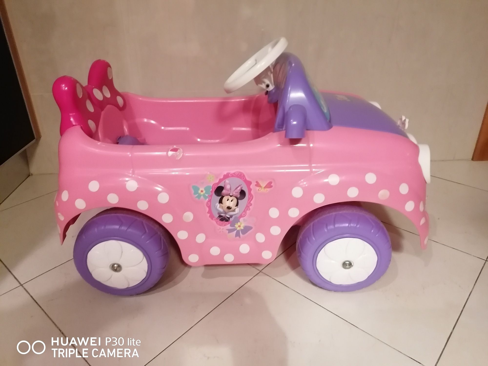 Carro elétrico com carregador