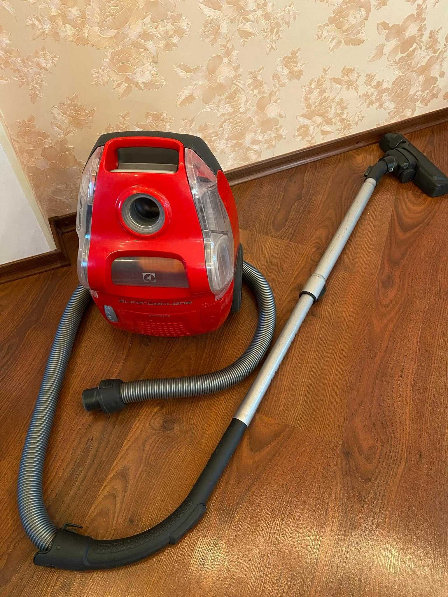 Пилосос Electrolux ESC 61 LR