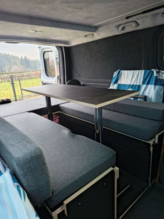 Zabudowa mobilna do  busa Reno Trafik i podobnych