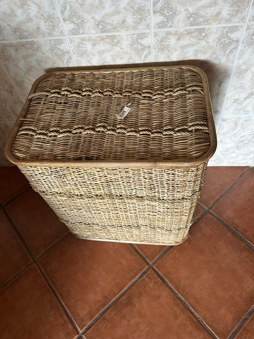 Cesto roupas feito de artesanato